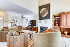 Palm Desert Townhome with Country Club Access!
